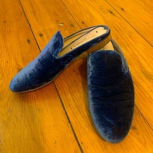 Via Spiga size 6.5 blue velvet loafers.